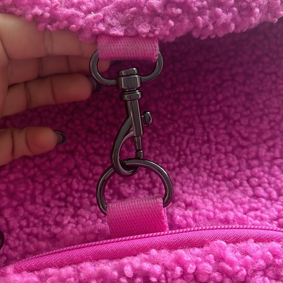 UGG pink fuzzy backpack - Picture 5 of 11